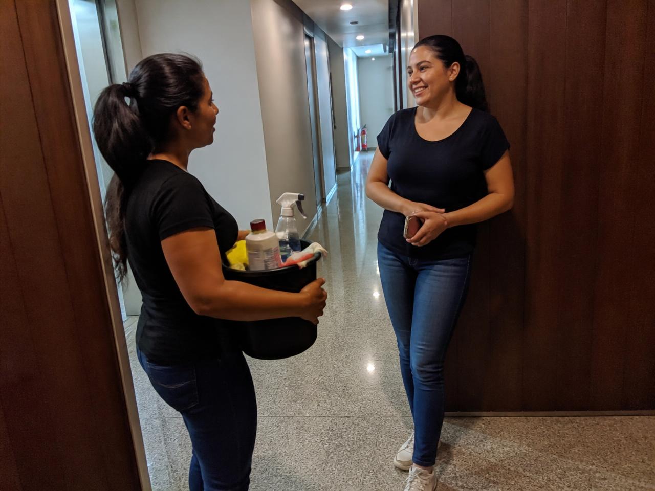 Profissionais de limpeza, jardinagem e cozinha da equipe em Brasília